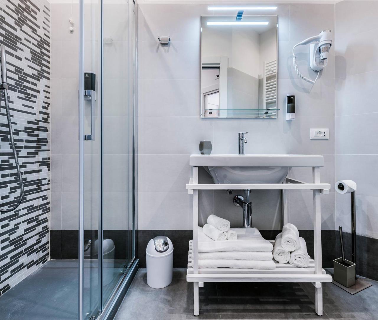 Lele Rooms San Lorenzo Rome Bagian luar foto
